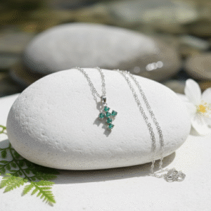 Collar Cruz Esmeralda Serena
