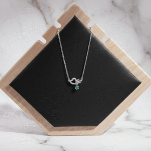 Collar Doble Corazón con esmeralda natural