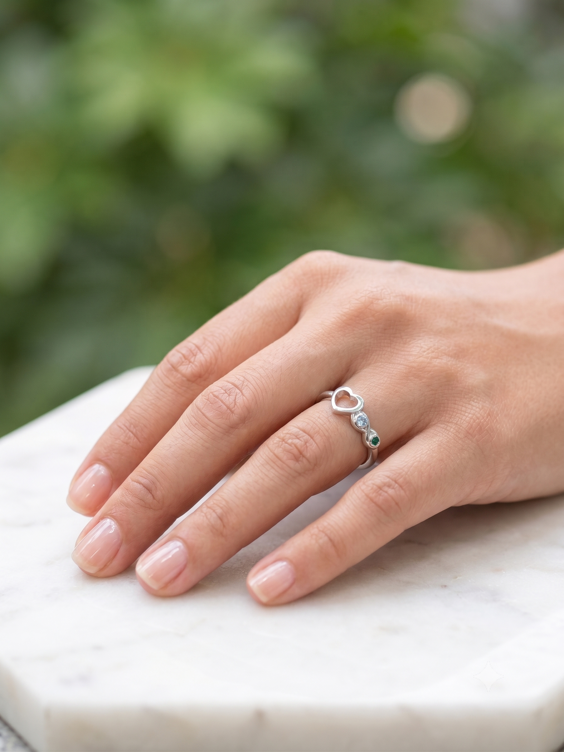 Anillo Corazón Infinito con esmeralda natural - Imagen 3