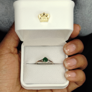 Anillo Clásico Solitario con Esmeralda Natural talla 7