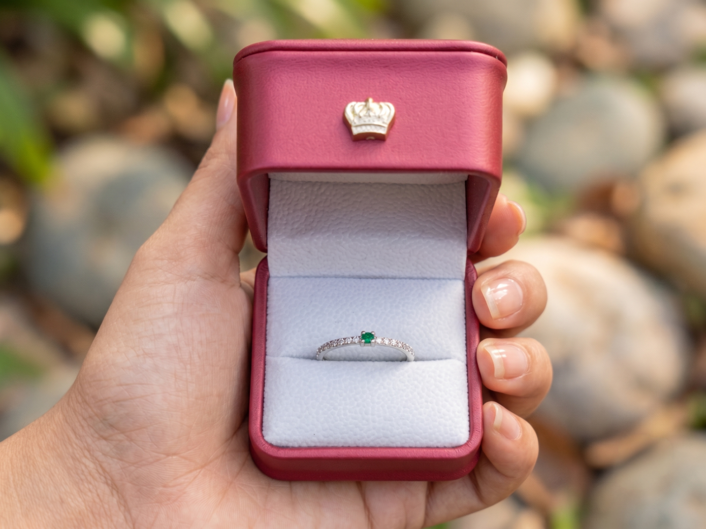 Anillo Solitario con Esmeralda Natural talla 8